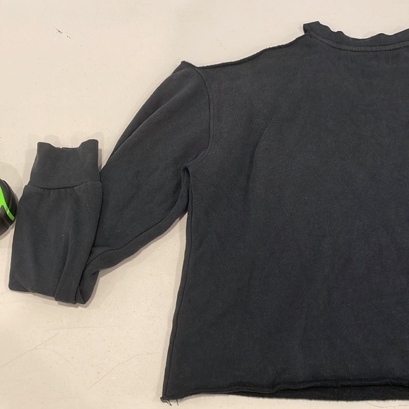 PacSun | L.A. Hearts Cold Shoulder Cutout Gray Sweatshirt - Picture 9 of 10